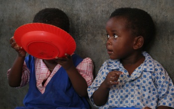 Kids eating Malawi