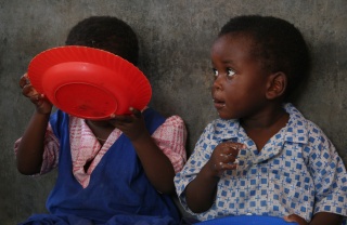 Kids eating Malawi