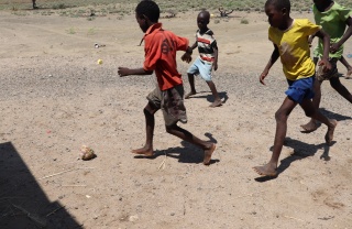 Apunditi playing football