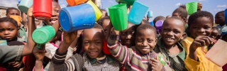 Sambia Kinder mit Tasse