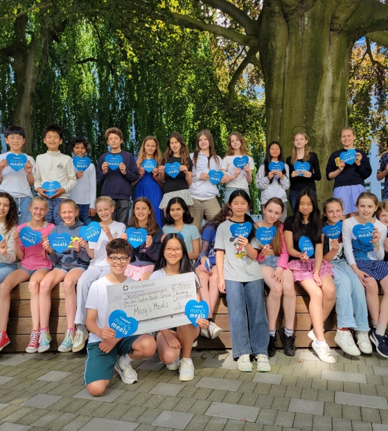 Sophie-Barat-Schule mit Urkunde