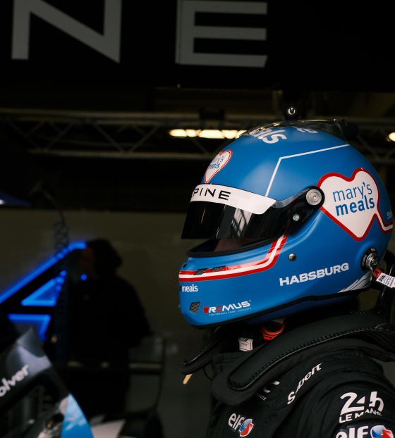 Ferdinand mit Helm aufgesetzt