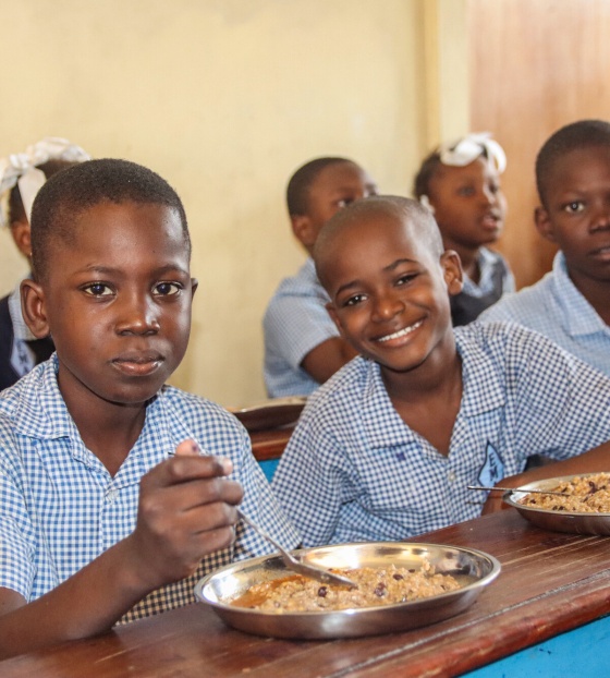 Children with food in class